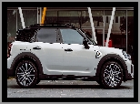 Mini Cooper S E Countryman, Bok